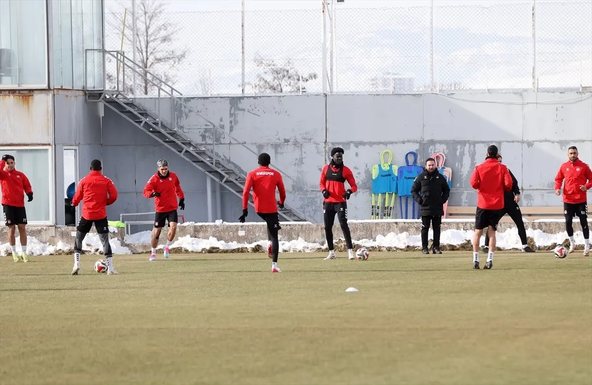 Sivasspor, Rey Manaj'ın Takıma Katılımını Sabırsızlıkla Bekliyor