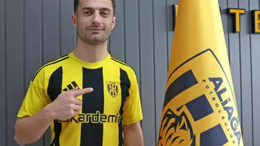 Aliağa FK’da Burak Süleyman imza anı