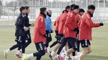 Rey Manaj ve Sivasspor logosu