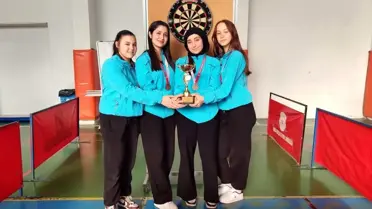 Dart turnuvasında Salihli takımı