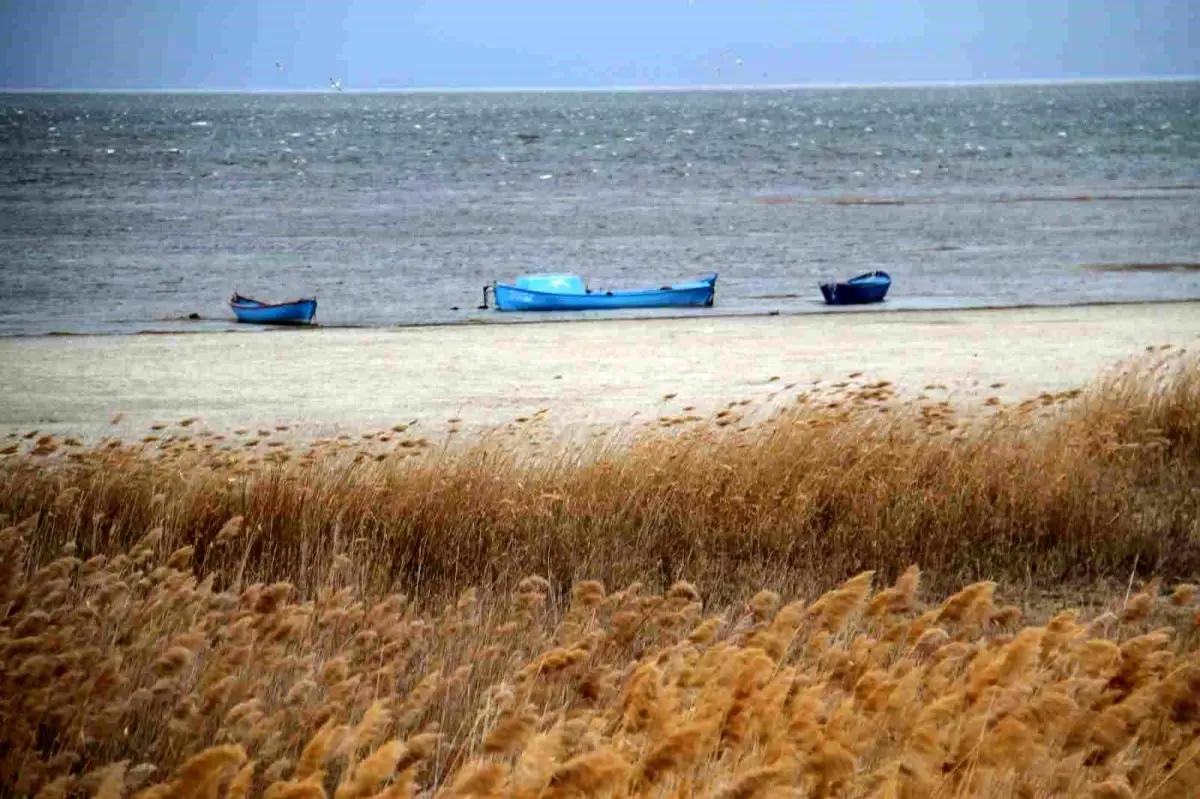 Konya’nın Beyşehir İlçesinde Şiddetli Fırtına Hayatı Felç Etti