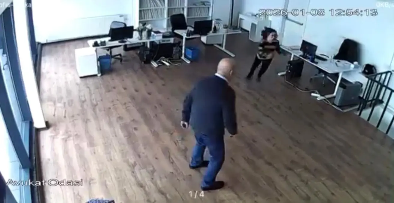 Bursa’da Şiddetli Lodos, Plazanın Asma Tavanı Yere Serdi