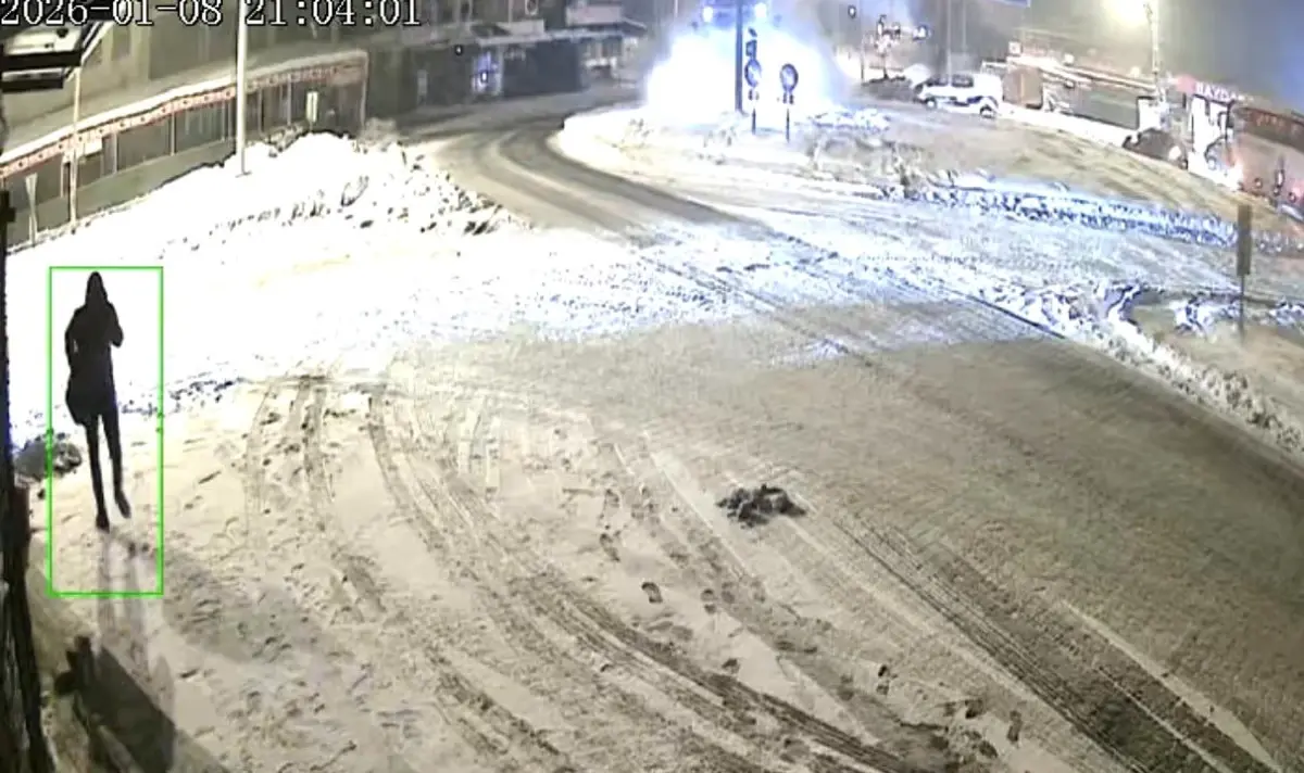 Elazığ’da Buzlu Karayolda Tır Kontrolünü Kaybetti, 1 Yaralı