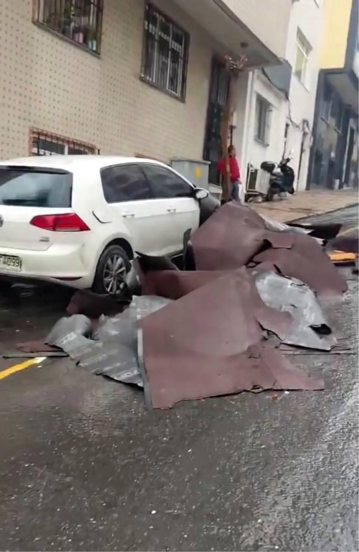 İstanbul’da Şiddetli Lodos ve Yoğun Yağış Şehri Sarsıyor