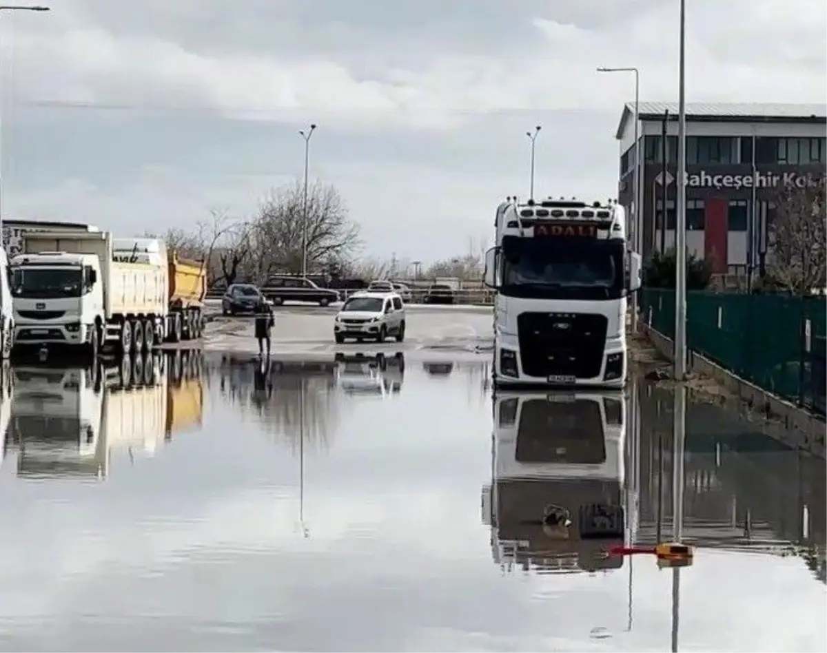 Kırklareli’de Sel Felaketi: Başkan Derya Bulut Su İçinde Şiir Okudu