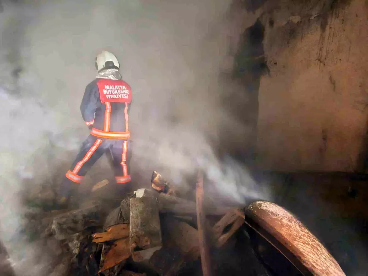 Malatya’da Hekimhan’da Ev Yangını: İtfaiye Hızlı Müdahale Etti