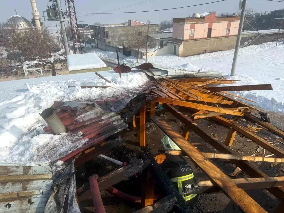 Diyarbakır Çınar'da Okulda Sobadan Çıkan Kıvılcım Yangına Neden Oldu