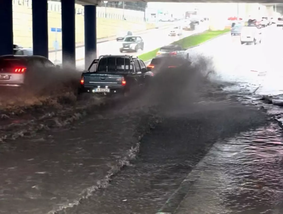 Bursa'da Şiddetli Sağanak Gökdere Kavşağı'nda Alt Geçidi Sular Altına Çekti