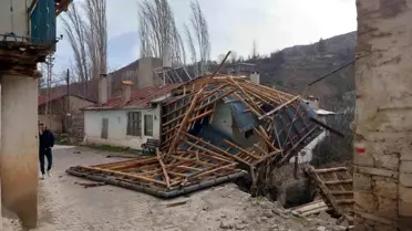 Uçuran çatıların fotoğrafı