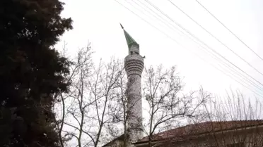 Hasar gören cami minaresi