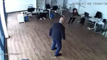 Bursa’da Şiddetli Lodos, Plazanın Asma Tavanı Yere Serdi