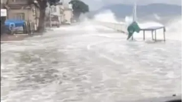 Gemlik’te Şiddetli Fırtına: Deniz ve Kara Birleşti, Çok Sayıda Tekne Batma Tehlikesi