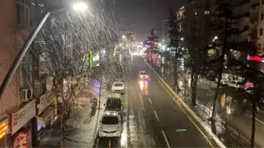 Şiddetli fırtınada Isparta sokakları