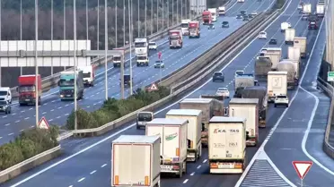 Kuzey Marmara Otoyolu’nda lodosla mücadele eden tır