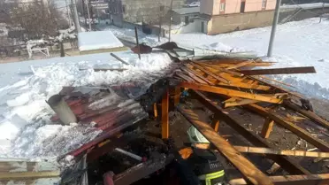 Okulun çatıdaki yangın anı