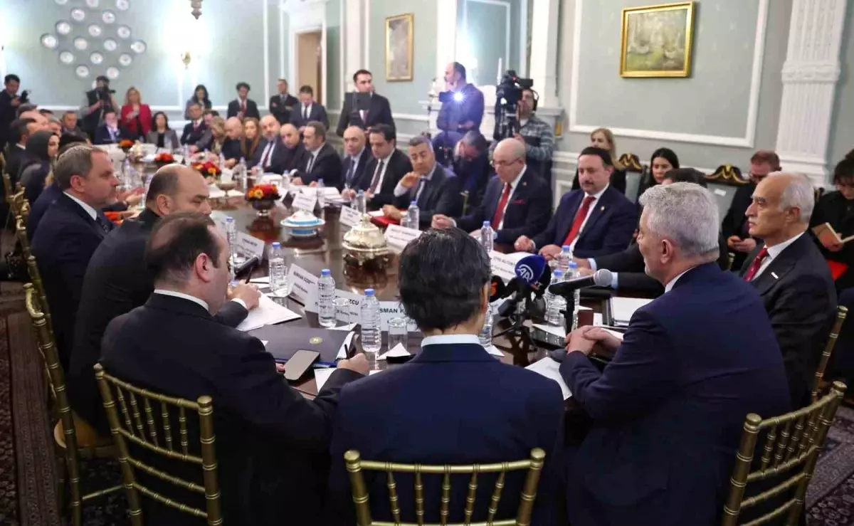 Ticaret Bakanı Bolat, Londra'da JETCO Toplantısında Stratejik Hedeflerini Açıkladı