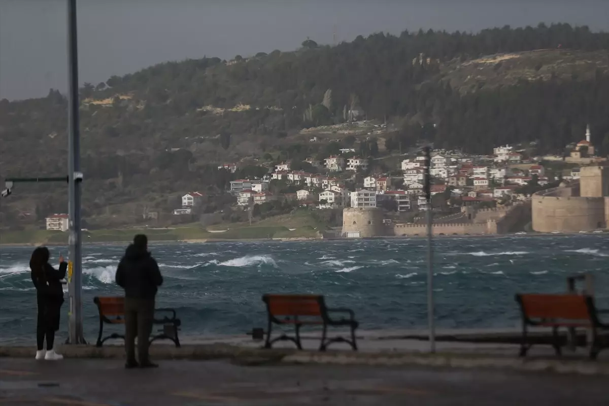 Çanakkale Boğazı'nda Feribot Seferleri Fırtına Sonrası Yeniden Hizmete Açıldı