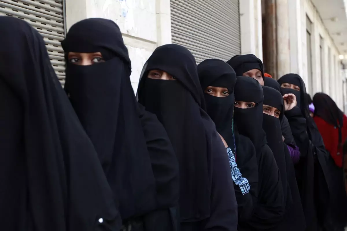 Bihar’da Yüz Kapalı Müşterilere Kuyumcu Girişi Yasaklandı