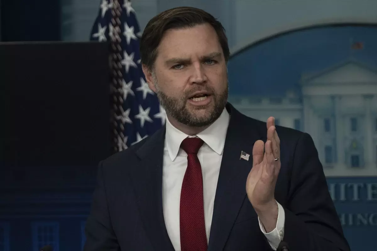 ABD Senat Üyesi JD Vance, İran'daki Barışçıl Gösterilere Destek Bildirdi