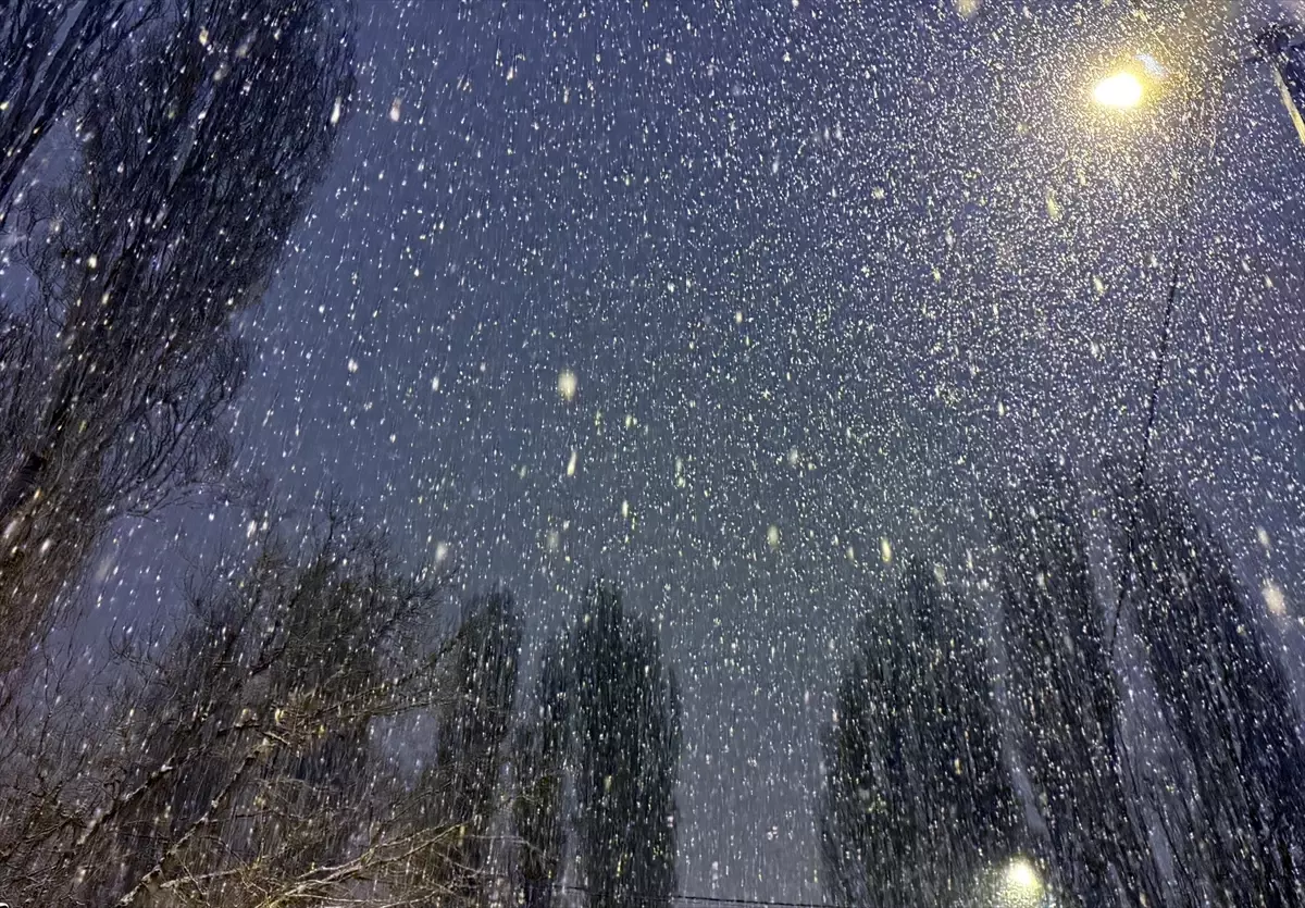 Ardahan ve Kars’ta Yoğun Kar Yağışı Şehirleri Beyaza Döktü