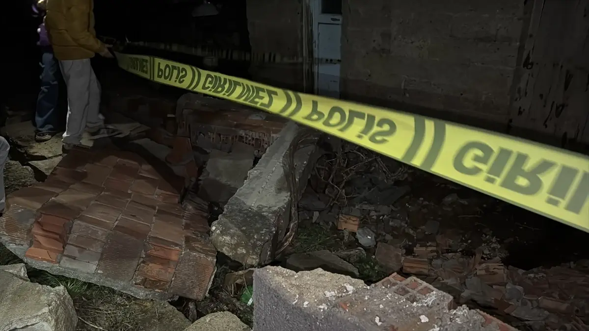 Bursa Kestel’de Şiddetli Lodos Duvarı Yıkarken Genç Hayatını Kaybetti