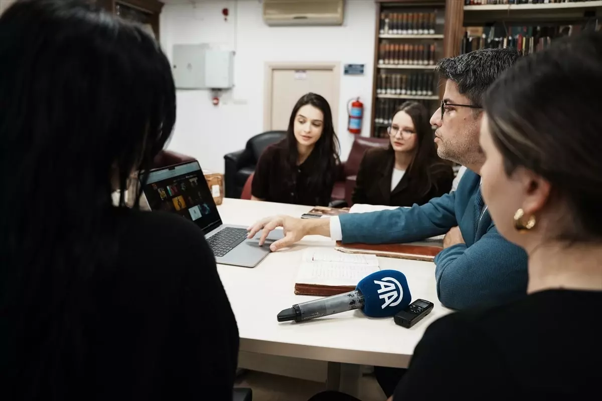 İletişim Fakültesi Öğrencileriyle Birlikte 2025 Yılın Kareleri Oylaması: Rektör Erenoğlu'ndan Anlamlı Anlar