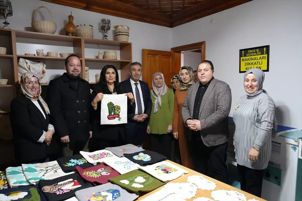 Çubuk Belediyesi Kadın El İşleri Atölyesi'nde Kursiyerlerle Buluştu