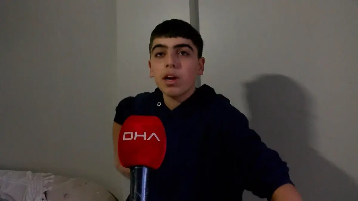 Esenler'de 5 Katlı Apartmanda Tavan Çöktü: Aile Zaman Kırpıntısında Kaçtı