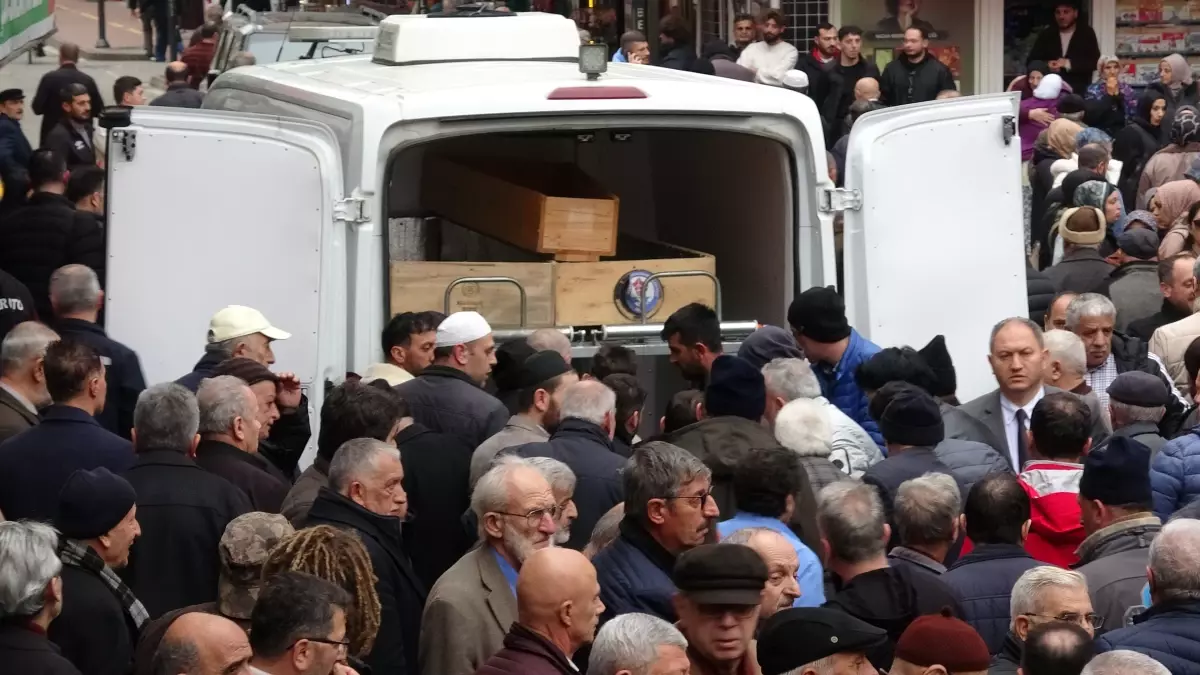 Sürmene'de Ali Aydın'ın Cenaze Töreni Binlerce Katılımcı ile Gerçekleşti