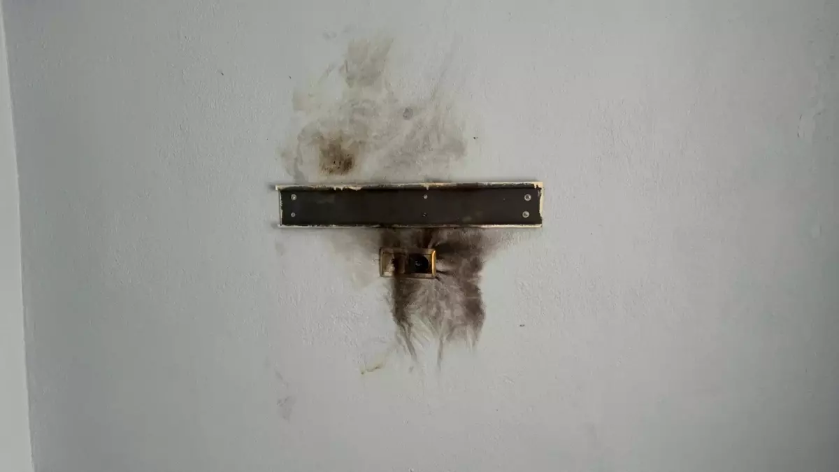 Manisa’nın Turgutlu İlçesinde Yıldırım Düşmesi 3 Evi Elektronik Hasarına Uğrattı