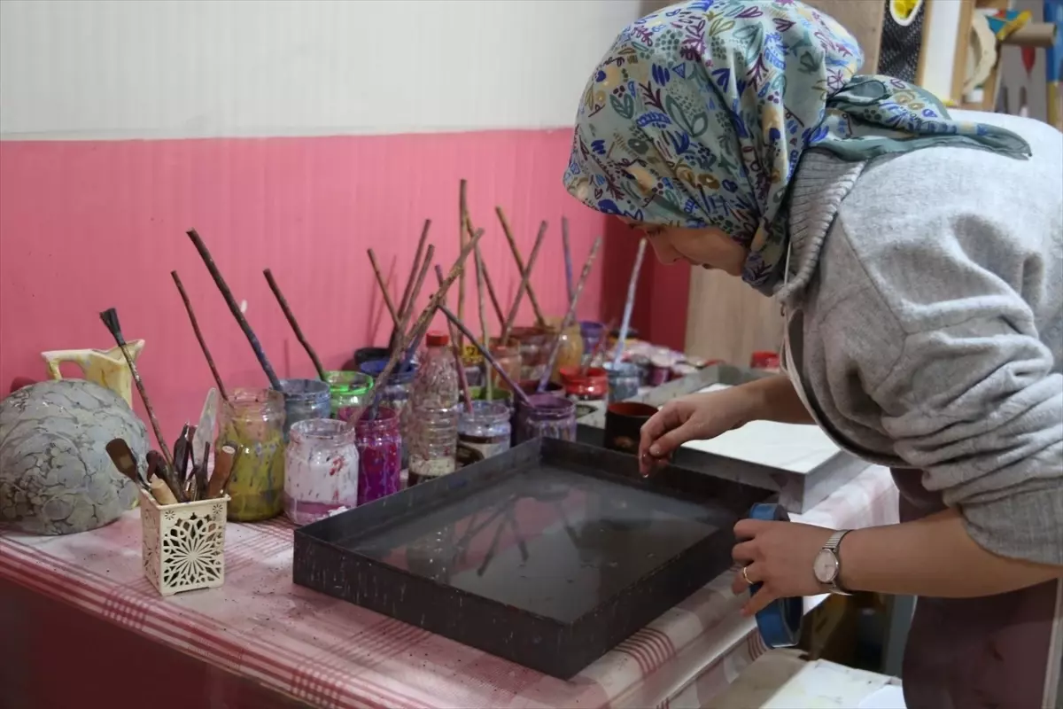 Muş’ta Şehit Yakınları ve Gaziler İçin Ebru Sanatı Atölyesi Başladı