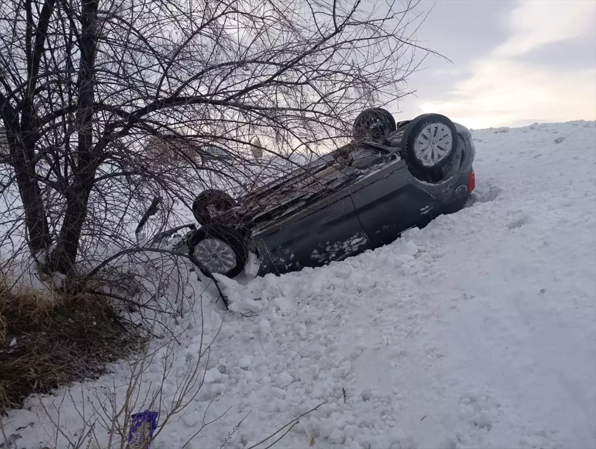 Şarkışla’da Buzlanma Nedeniyle 3 Kişi Yaralandı