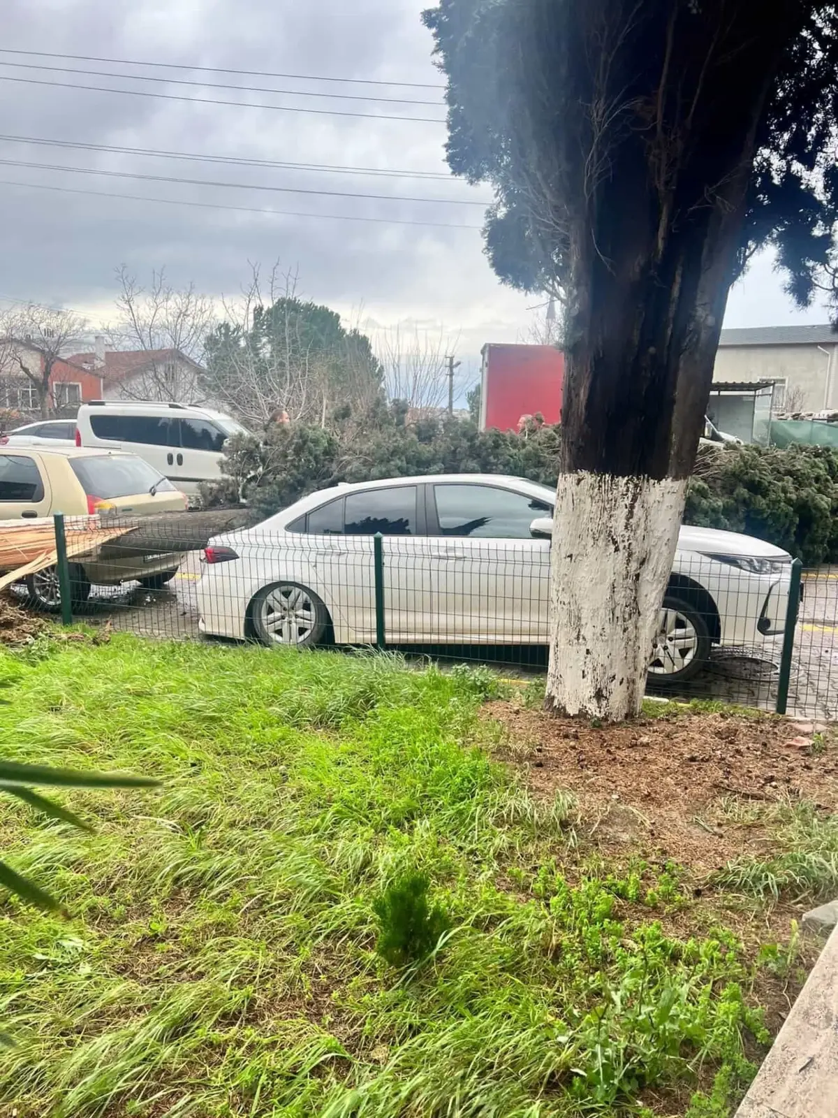 Yalova’da Şiddetli Fırtına Binaları Yıktı, Can Güvenliği Tehlikede