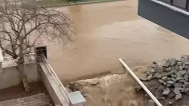 Aydın’da su birikintileriyle kaplanan yollar