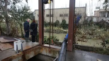 Sel sonrası yıkılmış altyapı ve kurtarma ekipleri