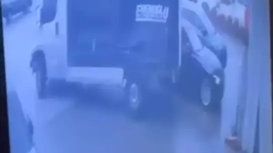 Fırtına sonrası yıkılan çatı