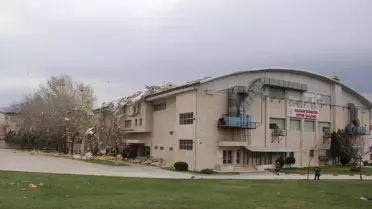 Denizli’de 88 km/s Hıza Ulaşan Fırtına Çatılara ve Ağaçlara Büyük Zarar Verdi