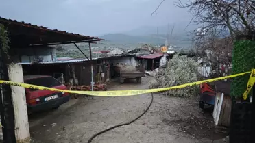 Yangın sonrası evin yıkık kalıntıları