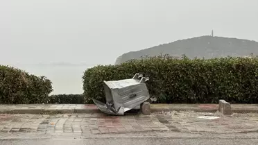 Eğirdir'de yağış sonrası sel sularıyla kaplı yol