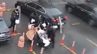 Polis kalkanıyla koruma sağlanan anne ve bebek