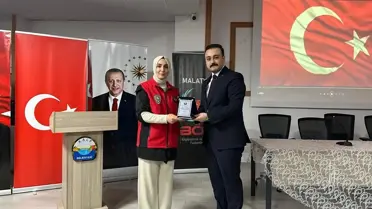 Seminerde konuşmacıların sunumu