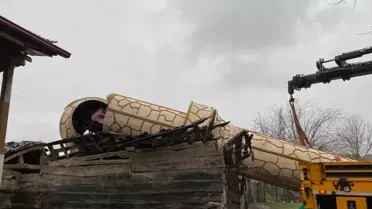 Kocaeli'de Şiddetli Fırtına Çatılara ve Camii Minaresine Büyük Zarar Verdi