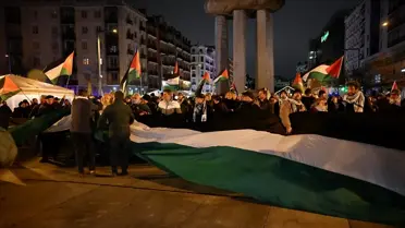 Maç öncesi Madrid sokaklarındaki protesto kalabalığı
