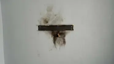 Yıldırımın çarptığı evlerin dış görünüşü