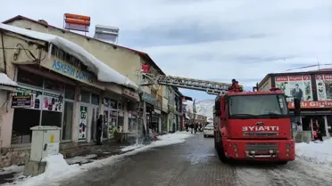 Karlıova’da Buz Sarkıtları Temizleniyor: Belediye Ekiplerinden Hızlı Müdahale