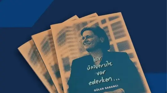 Güler Sabancı’nın sesli kitap kaydı sırasında çekilen fotoğrafı