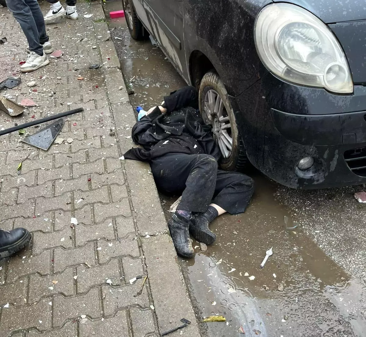 İzmir Ödemiş’te Kontrolünü Kaybeden Araç, Bahçeye Uçtu: 6 Yaralı