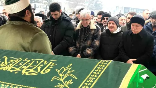 Nihat Cengiz'in anısına çelenk