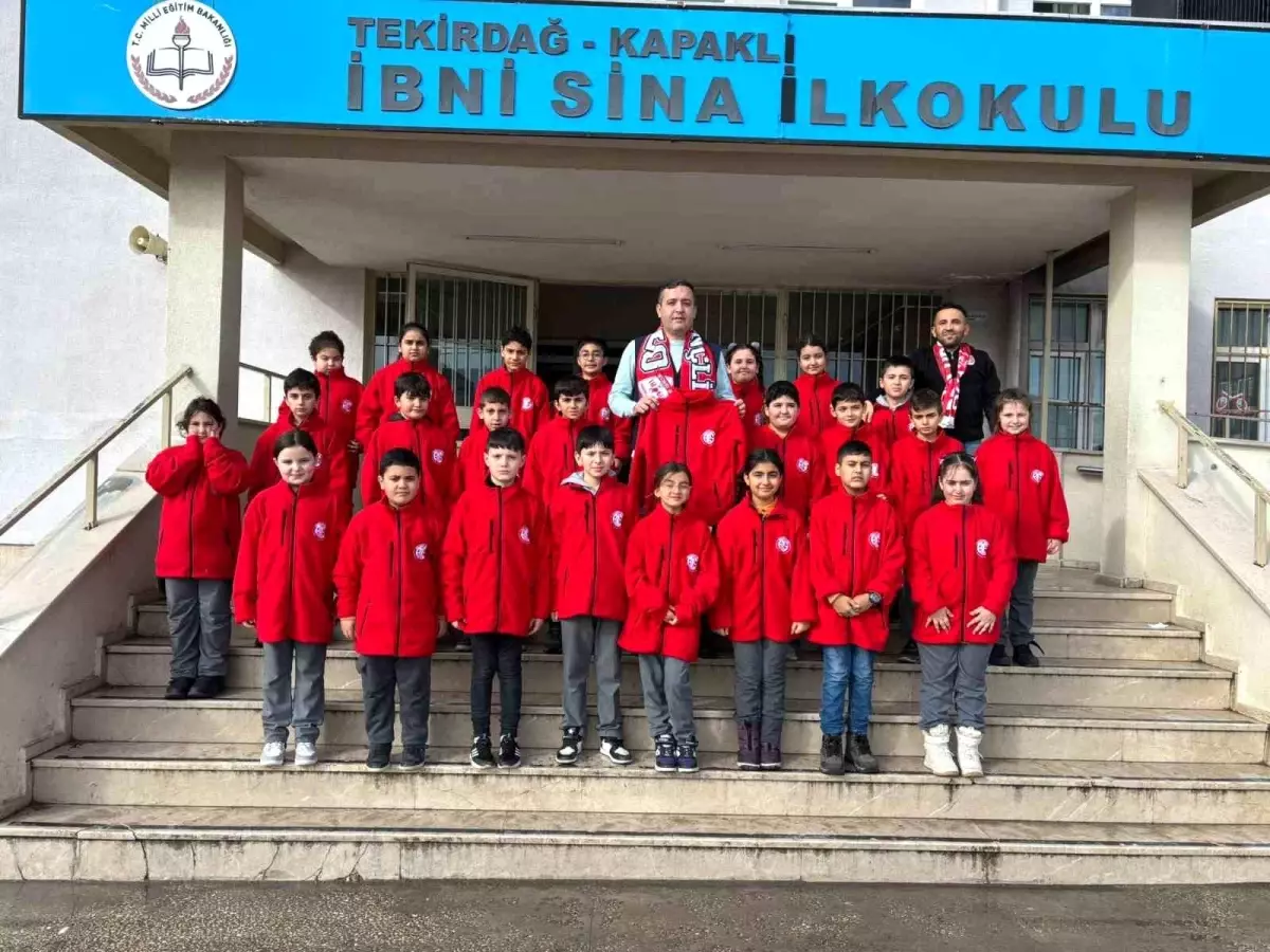 Antalyaspor, Tekirdağ’da İbni Sina İlkokulu’na Kışlık Hediye Dağıttı