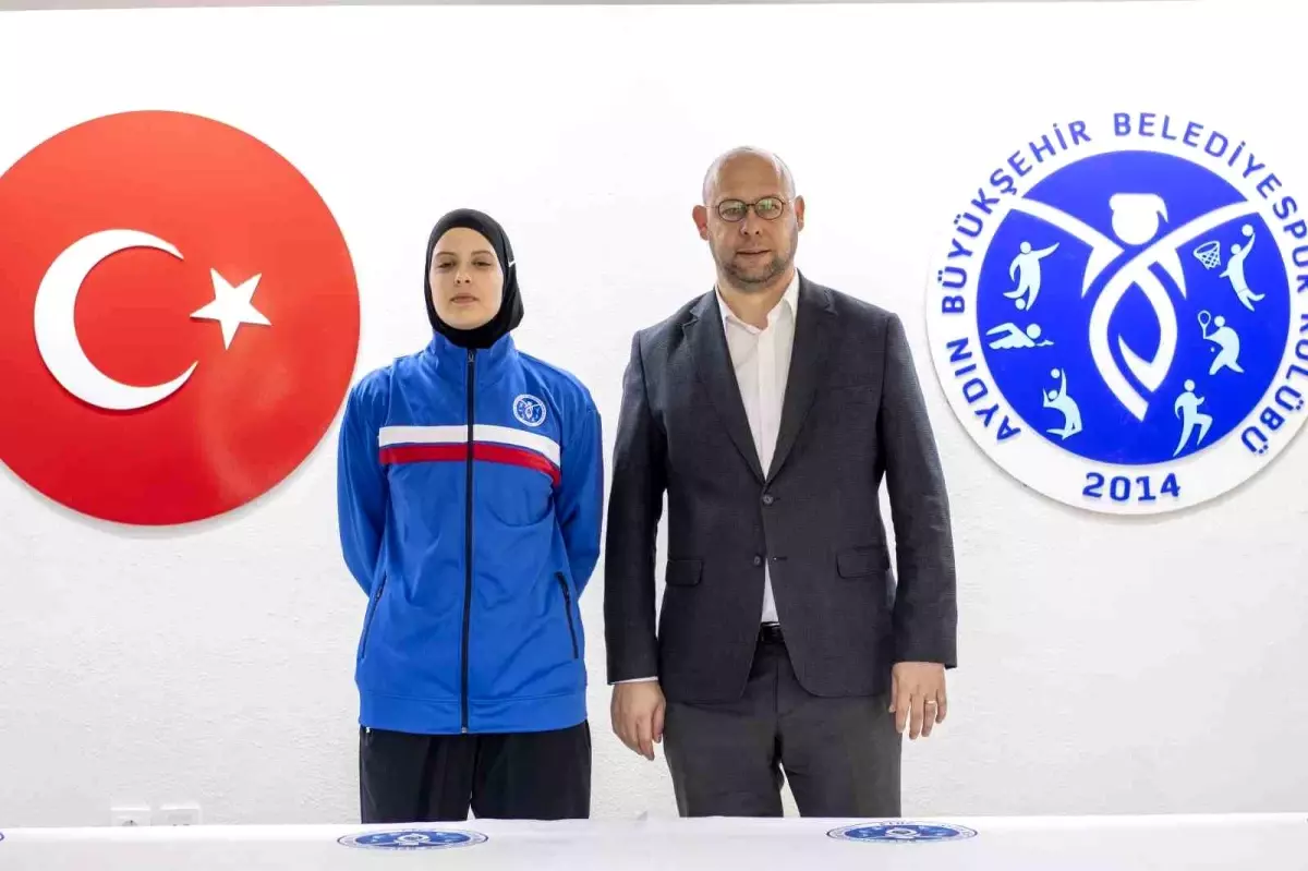 Taekwondo Şampiyonu Elifnaz Köseoğlu, Aydın Büyükşehir Belediyespor’a Katıldı